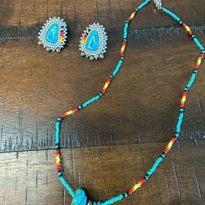Beaded necklace set with turquoise